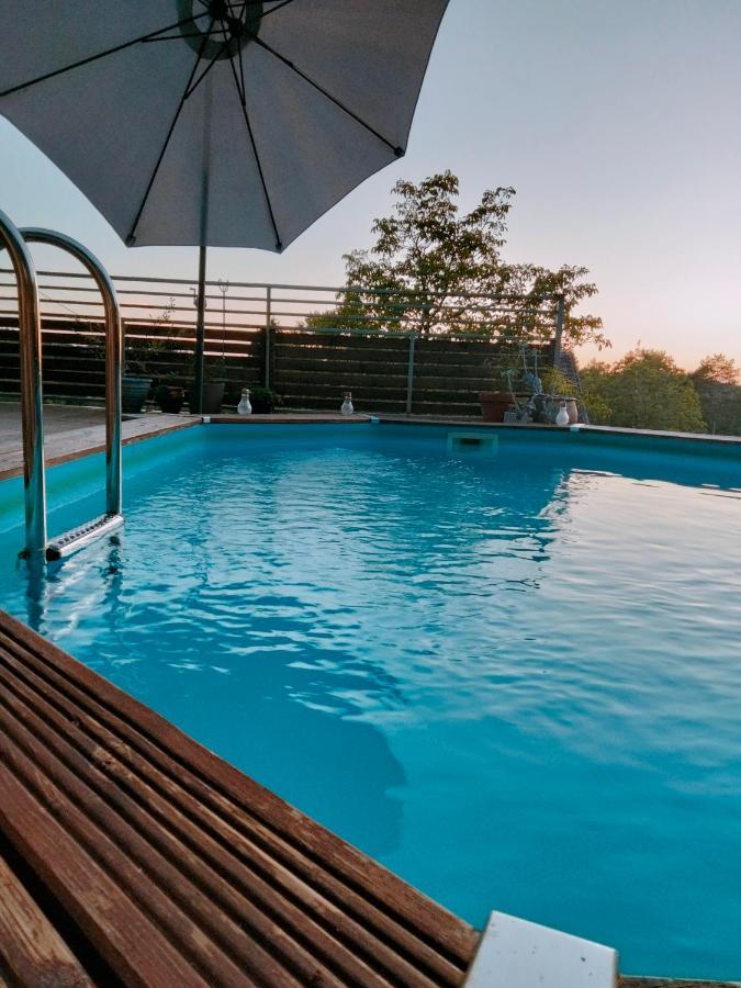Chambre Familiale Anna "Mon Lit Au Pre" , Jusqu'A 4 Adultes Et 2 Enfants Avec Piscine Familles, Couples Ou Femmes Seulement Pontours Esterno foto